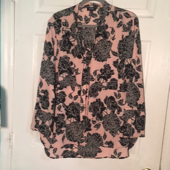 Beautiful blouse button down shirt,in front size Large - Picture 1 of 9